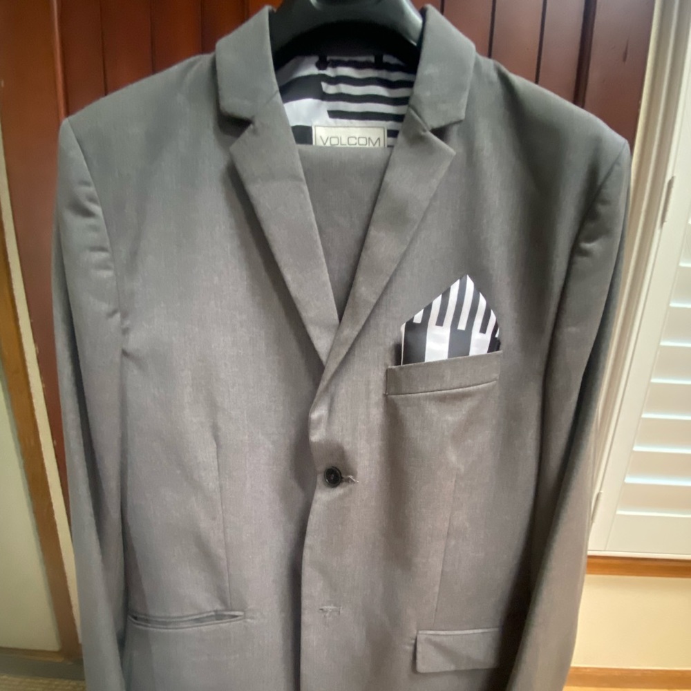 Men’s Suit - Volcom Stone Gray Size XL / 36
